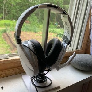 turtle beach headphones with stand